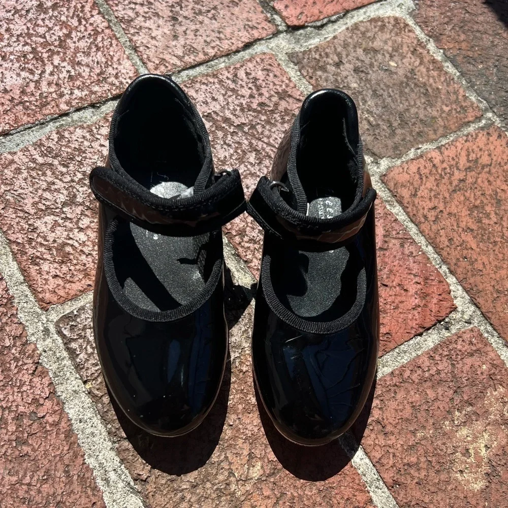 Tap Shoes For Girls. Size 5 1/2 youth, 6 children, and 6 children